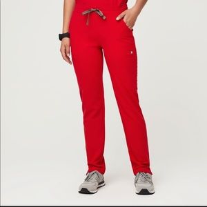 Figs Pop of Red Yolas, size small.